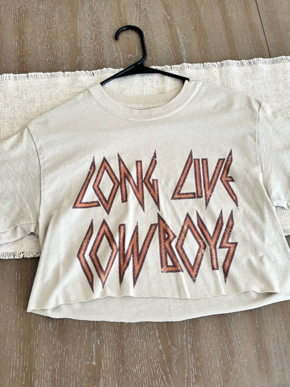 Women’s 'Long Live Cowboys' Graphic Crop Tee